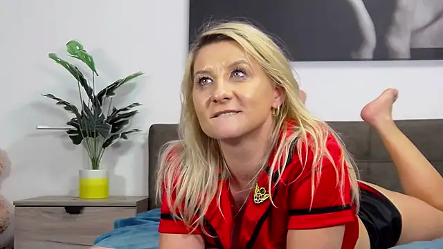 KaylinJan's cam snapshot