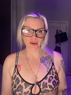 Curvy-Cleo's cam snapshot