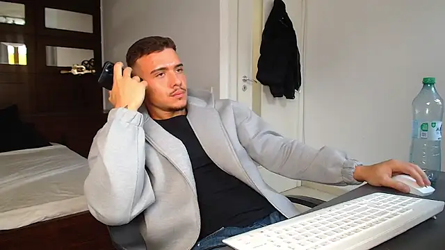 ElijahThorne live sex cam