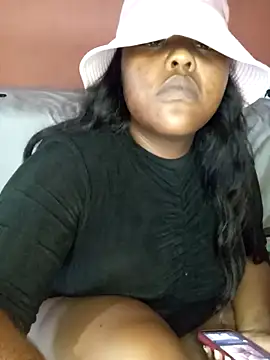 BigBootyBitch96's cam snapshot