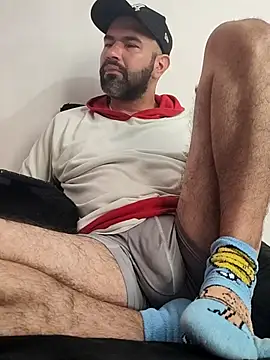 hairyandbigmann live sex cam