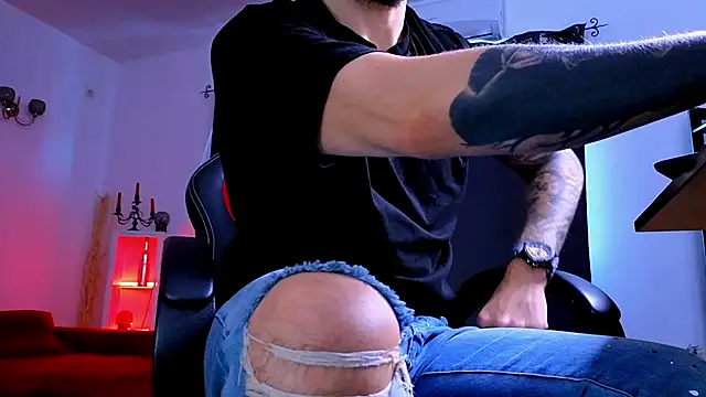 MightyAaron66 live sex cam