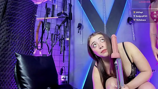 MissKara_Ariana_bdsm's cam snapshot