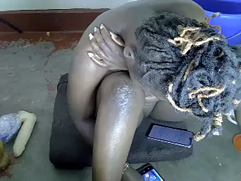 Sweetaggy2's cam snapshot