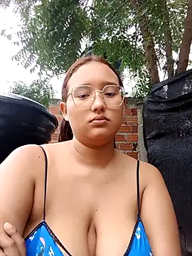 young_dairy01's cam snapshot