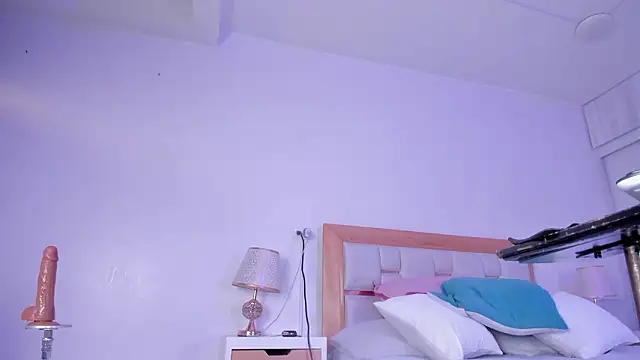 mia_hank's cam snapshot