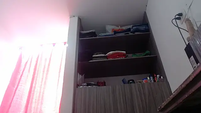 nicolle_milf1978's cam snapshot