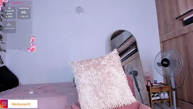 medussa13_'s cam snapshot