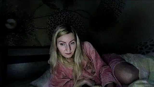 Yourrealgirl's cam snapshot