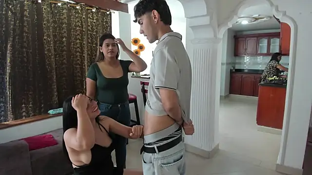 secret-roomies's cam snapshot