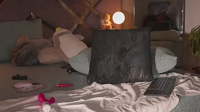 KateOwens's cam snapshot