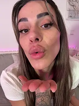 -Alisa's cam snapshot