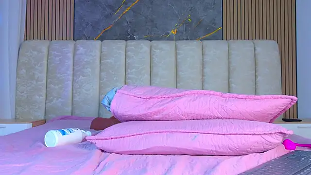 mia_scot's cam snapshot