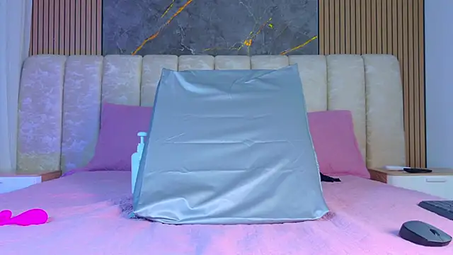 mia_scot's cam snapshot