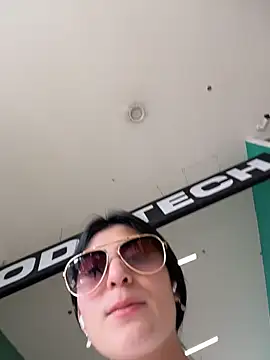 fiorella_paris's cam snapshot