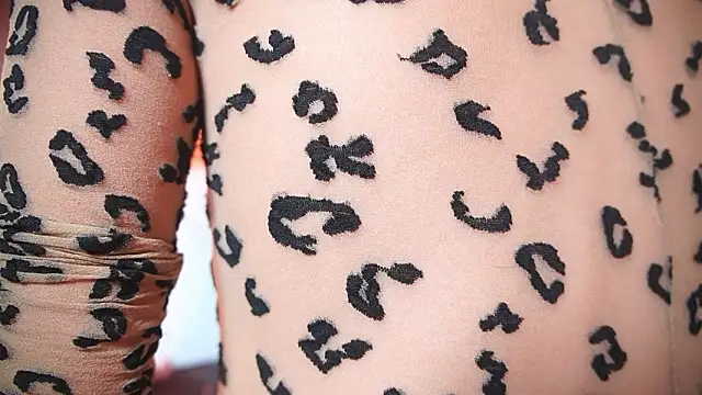 ambar_rosse25's cam snapshot