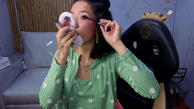 Lynn_turner's cam snapshot