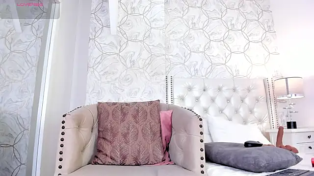 amara_rousse's cam snapshot