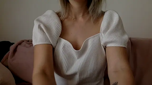 VelvetAngel2's cam snapshot