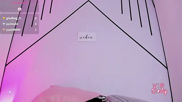 KeylaGomez_'s cam snapshot