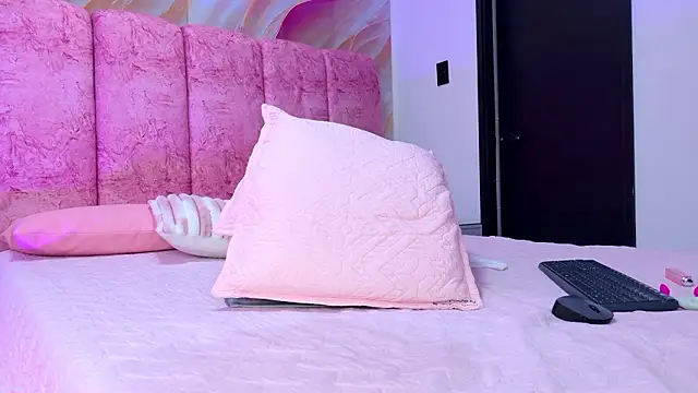 kendal_rossi's cam snapshot