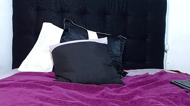 srta_luciana's cam snapshot