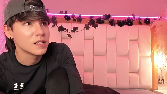 Daphne_And_Roger live sex cam