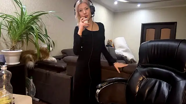 LadyFoxLove's cam snapshot