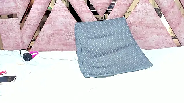 mia_alvares's cam snapshot