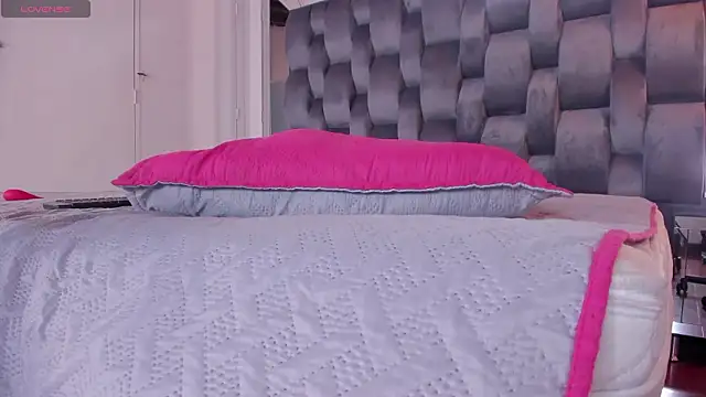 pamela-wells's cam snapshot