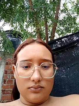 young_dairy01's cam snapshot