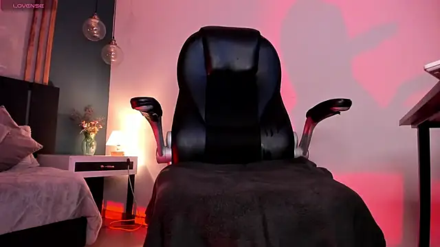 Lilith_Ember1's cam snapshot