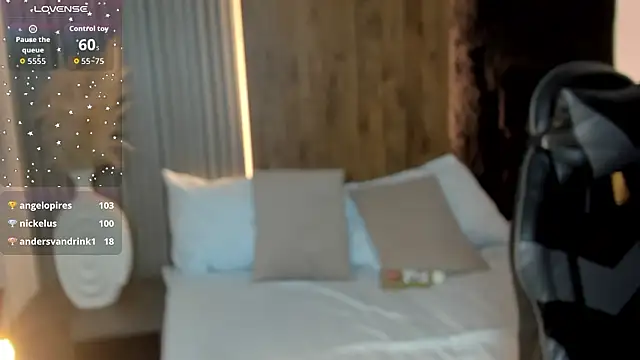 angie_leonn's cam snapshot