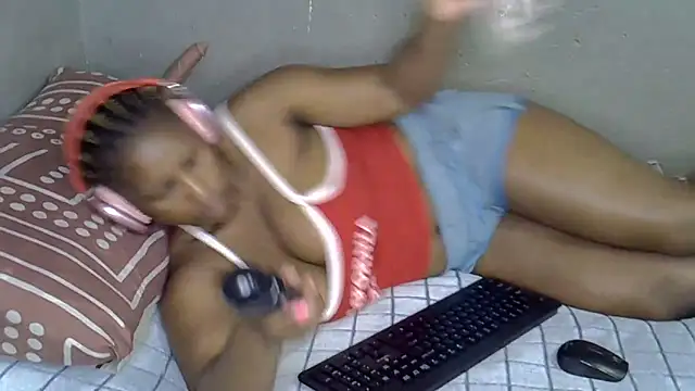 Bellabootie's cam snapshot