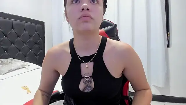 EmmaSnnow's cam snapshot