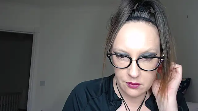 Humiliatrixxxx's cam snapshot