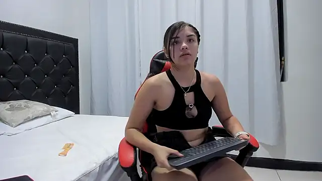 EmmaSnnow's cam snapshot