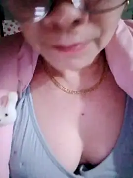 small-house123's cam snapshot