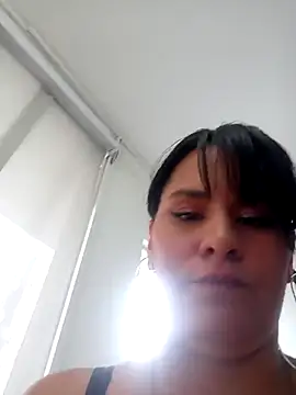 paris_laurens's cam snapshot