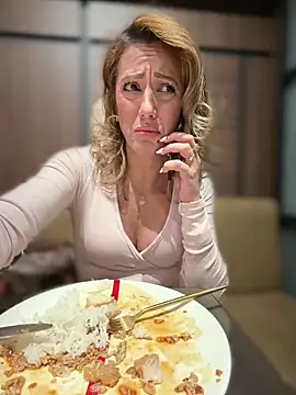 adya-aly's cam snapshot