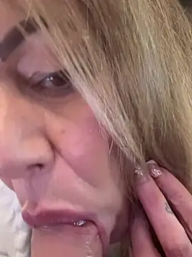 blondebitch2's cam snapshot