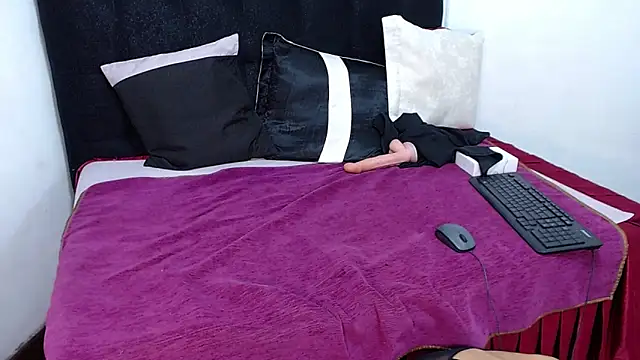 srta_luciana's cam snapshot