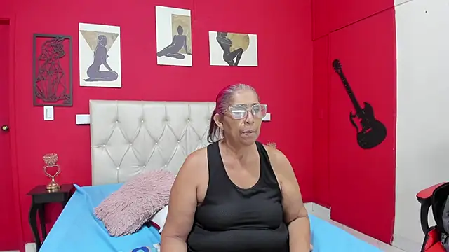 renata_milf_'s cam snapshot