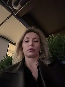 VikaBunny1 live sex cam