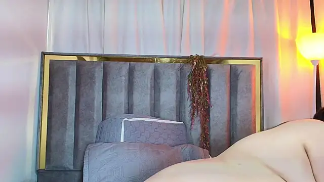 Zoe_Curvy's cam snapshot