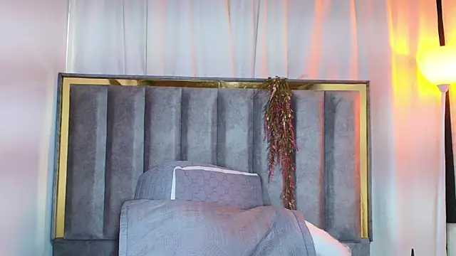 Zoe_Curvy's cam snapshot