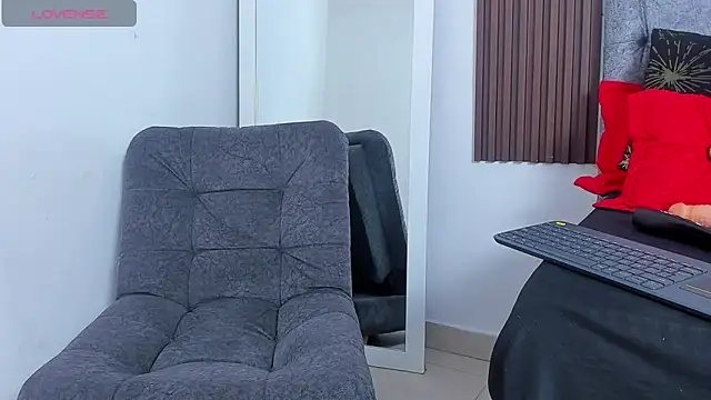 anierouse__'s cam snapshot