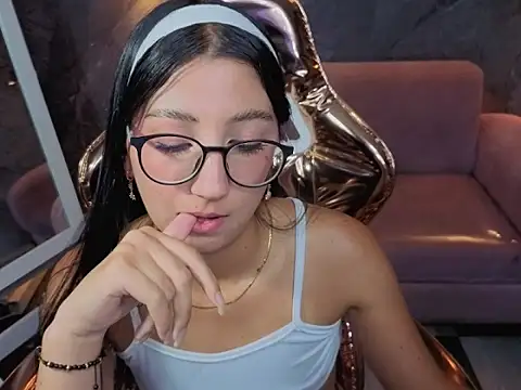 Sophie_jones_b's cam snapshot