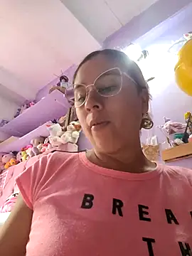 selena_gomez2's cam snapshot