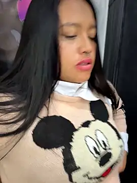 -Mia1's cam snapshot